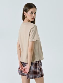 T-Shirt Beige con Ricamo in Rilievo det_3