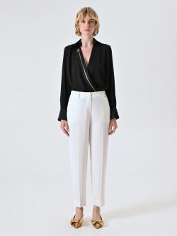 Pantaloni Bianchi con Bottone Ricoperto det_1