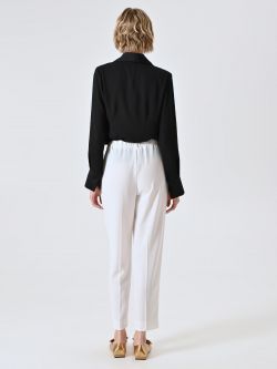 Pantaloni Bianchi con Bottone Ricoperto det_3