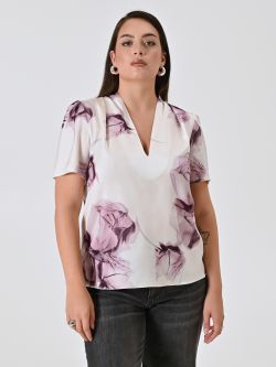 Blusa curvy con estampado floral in_i7