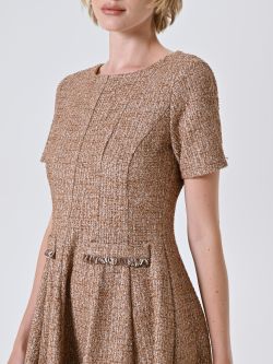 Robe en tweed camel in_i5