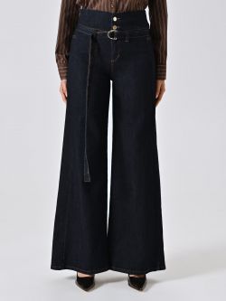 Jeans mit dunkler Waschung und Gürtel det_2