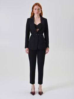 Taillierter schwarzer Blazer mit Gürtel det_1