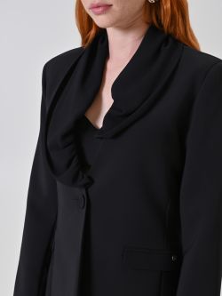 Schwarzer Blazer mit Drapé-Revers in_i5