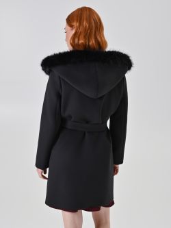 Cappotto Nero con Cappuccio effetto Pelliccia det_3