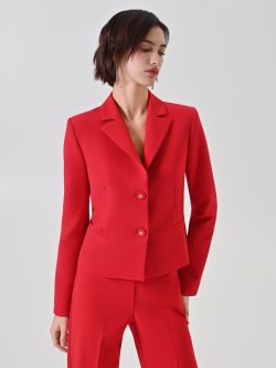 Taillierte rote Jacke mit Schmuckknöpfen in_i7