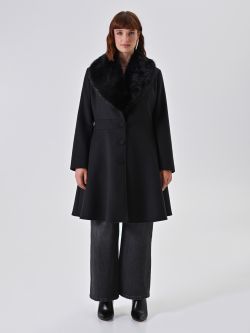 Black curvy coat det_1