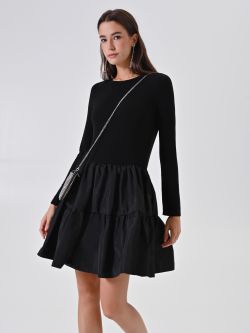 Strickkleid in Schwarz mit Volant-Rock sp_e1