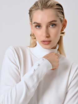 Rollkragenpullover aus weißem Strickstoff in_i5
