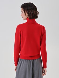 Maglia dolcevita rossa con bottoncini decorativi det_3