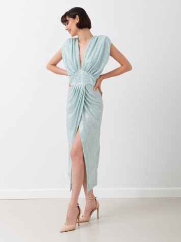 Abito Micro Paillettes e Lurex Abito midi, con spalline imbottite, dall'allure eighties. L'abito è realizzato in maglia jersey con filo lurex e micro paillettes applicate. Lo scollo drappeggiato è ripreso sul punto vita da un fascione alto, che valorizza la silhouette. Chiusura posteriore tramite zip invisibile.  ll capo è interamente Made in Italy. La modella è alta 1,75 m ed indossa la taglia S. Rinascimento
