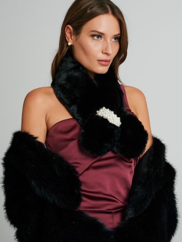 Faux fur collar with pearls   Rinascimento