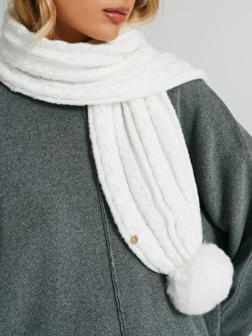 Scarf with pom-pom   Rinascimento