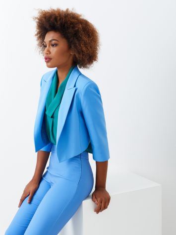 Short jacket with peak lapels Boxy, cropped, open-front jacket with peaked lapels. The garment is made in technical fabric from at least 25% recycled polyester. The jacket has 3/4 sleeves and two-toned monogram lining. The garment can be worn both as a classic jacket and as a shrug to pair with dresses and jumpsuits. The model is 1.73 m tall and wears size S. The garment is completely made in Italy. Rinascimento