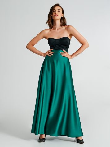 Long full skirt in satin.  Rinascimento