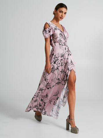 Langes Kleid aus Satin  Rinascimento