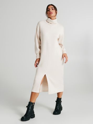 Weiches Kleid mit Rollkragen  Rinascimento