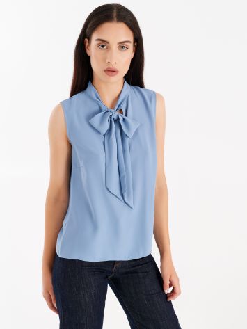 decollete azzurro pastello