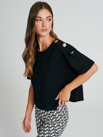Boxy t-shirt with buttons