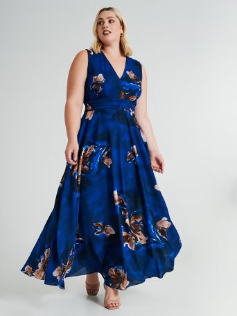Curvy empire-waist dress with a floral pattern