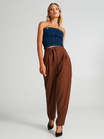Straight-leg trousers with belt 