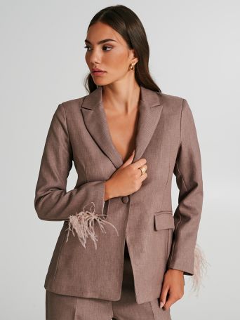 One-button jacket with feathers