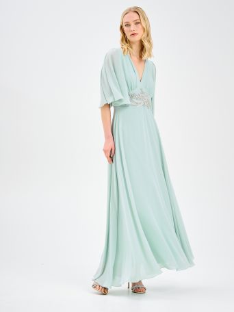 Vestido verde salvia con pedrería de Rinascimento atelier