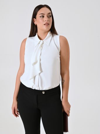 Top curvy blanco con volantes