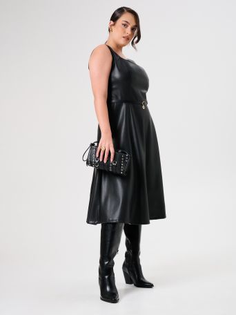 Vestido de vuelo curvy en piel sintética