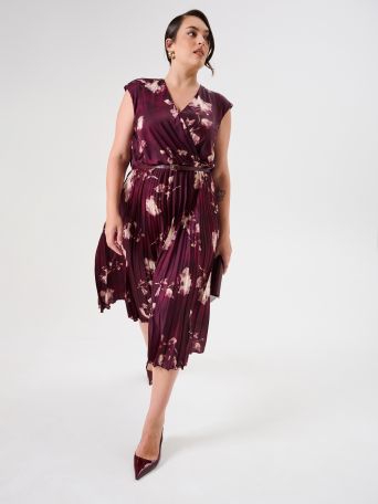 Vestido plisado curvy con estampado floral