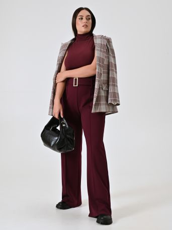 Pantalón curvy burdeos con hebilla