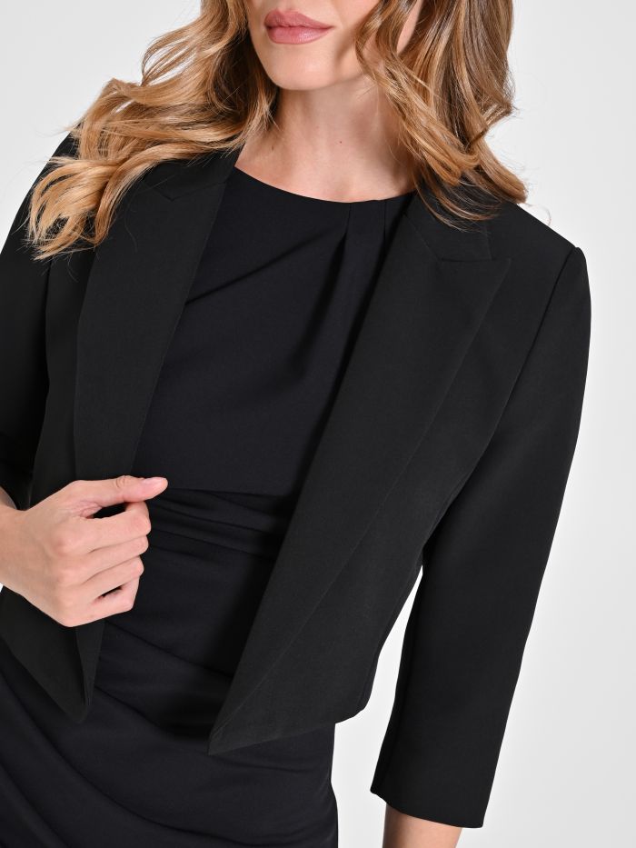 Kurze Jacke aus technischen Gewebe in_i5