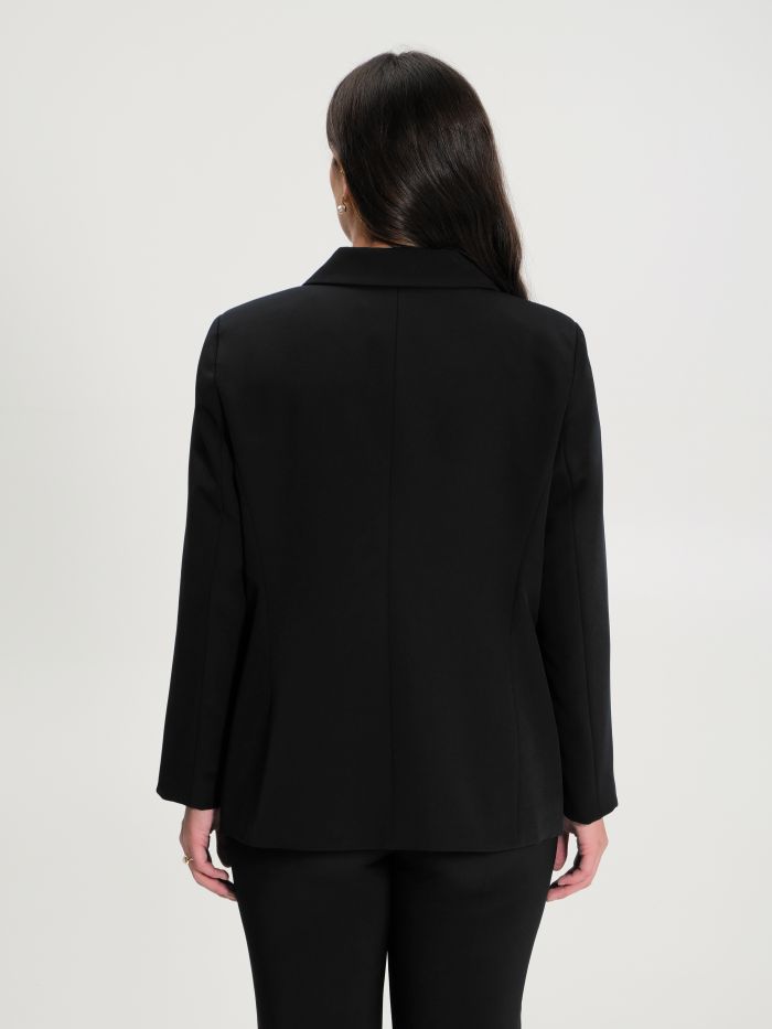 Curvy two-button jacket in_i4