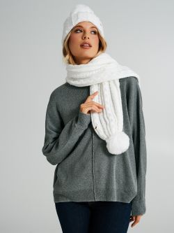 Scarf with pom-pom   Rinascimento