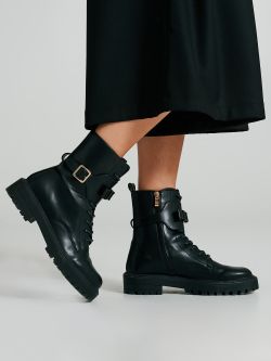 Boots with bow   Rinascimento