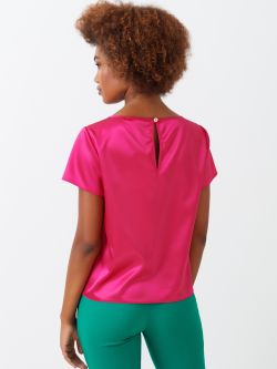 Fuchsia Satin T-shirt Boxy, t-shirt style blouse made in lightweight satin with clean lines. The t-shirt is ideal as an under jacket layer, or for adding a touch of shimmer to a casual look. The model is 1.73 cm tall and wears size S. The garment is completely made in Italy.  Rinascimento