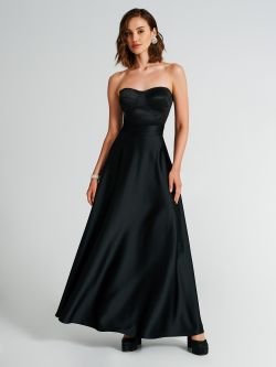 Long full skirt in satin.  Rinascimento