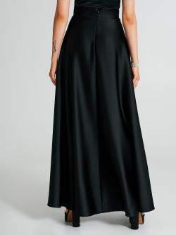 Long full skirt in satin.  Rinascimento