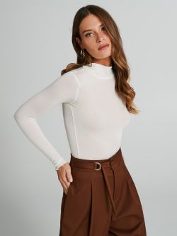 Strickpullover mit Rollkragen aus weichem Kaschmir-Mischgarn.  Rinascimento