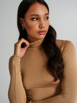 Strickpullover mit Rollkragen aus weichem Kaschmir-Mischgarn.  Rinascimento