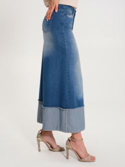 Kurze, ausgestellte Jeans mit blauem Saum  Rinascimento