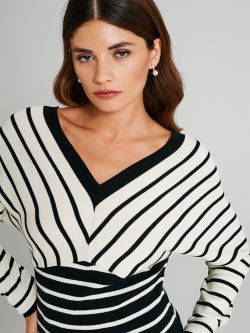 Pullover mit gestreiftem Ausschnitt   Rinascimento