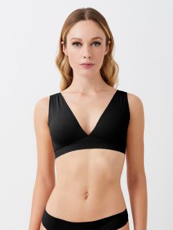 Brassière modèle Genova Débardeur brassière en microfibre douce avec un profond décolleté en « V » à l’avant et à l’arrière. 
Coupe harmonisée et coutures thermosoudées qui créent un soutien-gorge invisible sous les vêtements. 
Le confort et la tenue sont garantis grâce à l’absence d’armature et à la présence d’une bande thermosoudée sous le sein.
Un soutien-gorge facile à porter pour toutes les occasions grâce aux bonnets préformés amovibles.
 Rinascimento