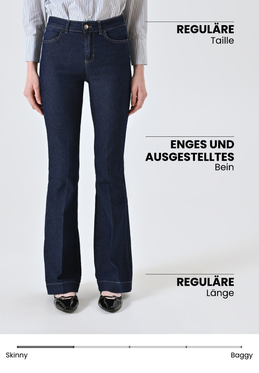 Ausgestellte Jeans mit gleichmäßiger Waschung