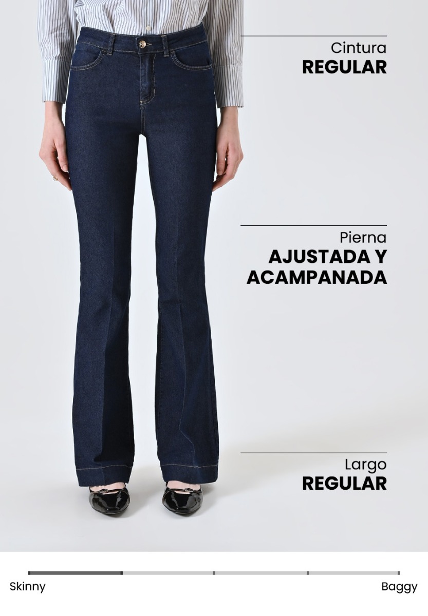 Vaqueros acampanados de lavado uniforme