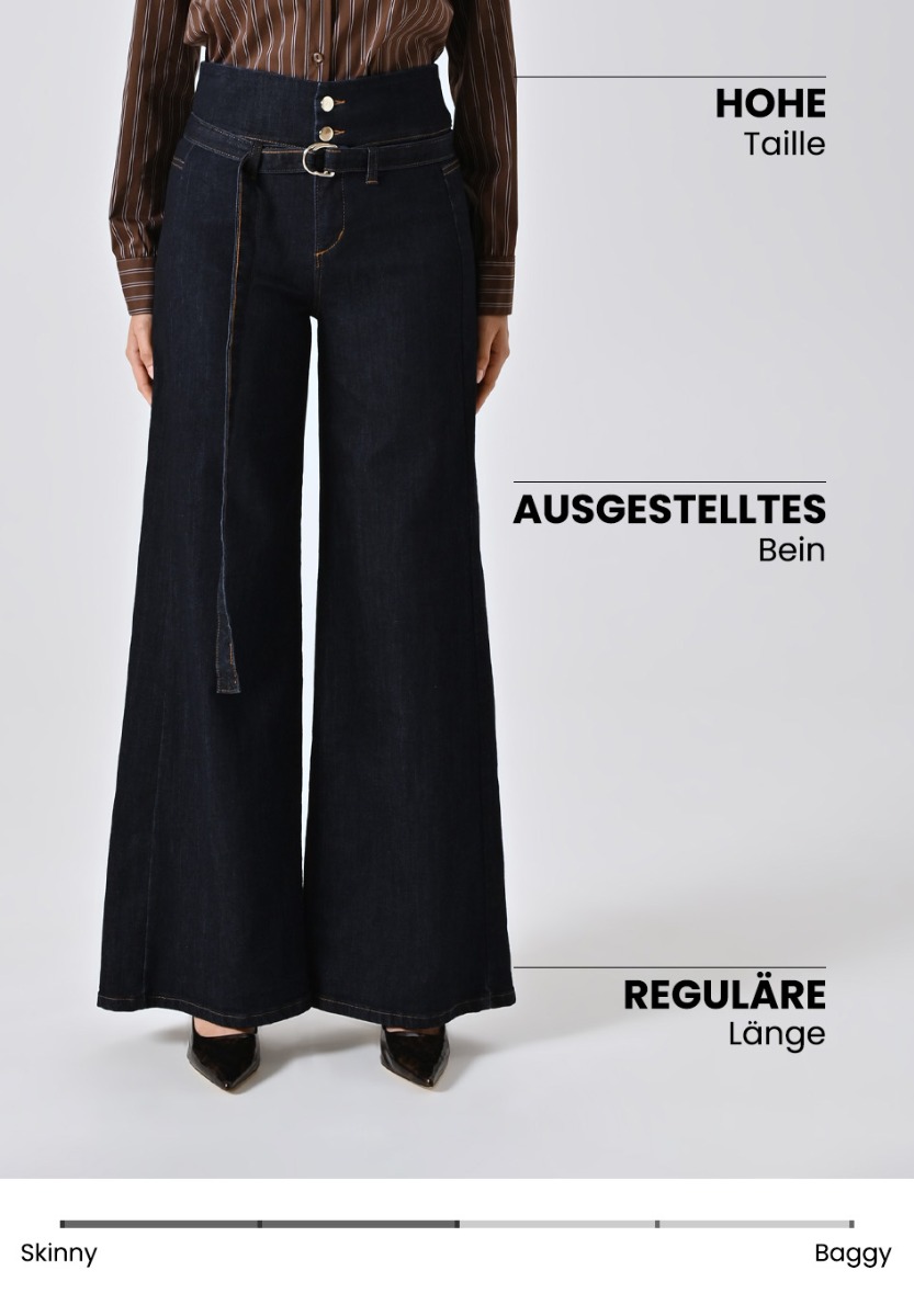 Jeans mit dunkler Waschung und Gürtel